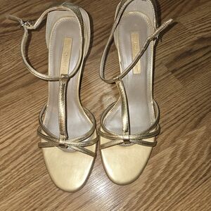 Hillard & Hanson Gold Strappy Heels